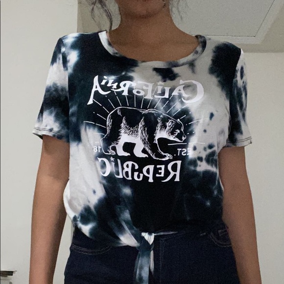 Mixed black and white crop top with a knot! - Picture 5 of 5